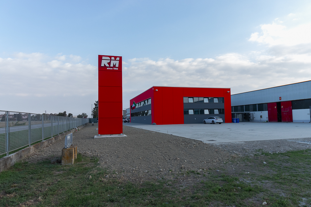 Foto esterna dei nuovi uffici di RM spa in San Quirico di Trecasali