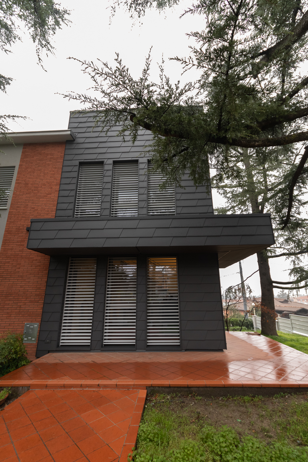 Facciata ventilata con frangisole