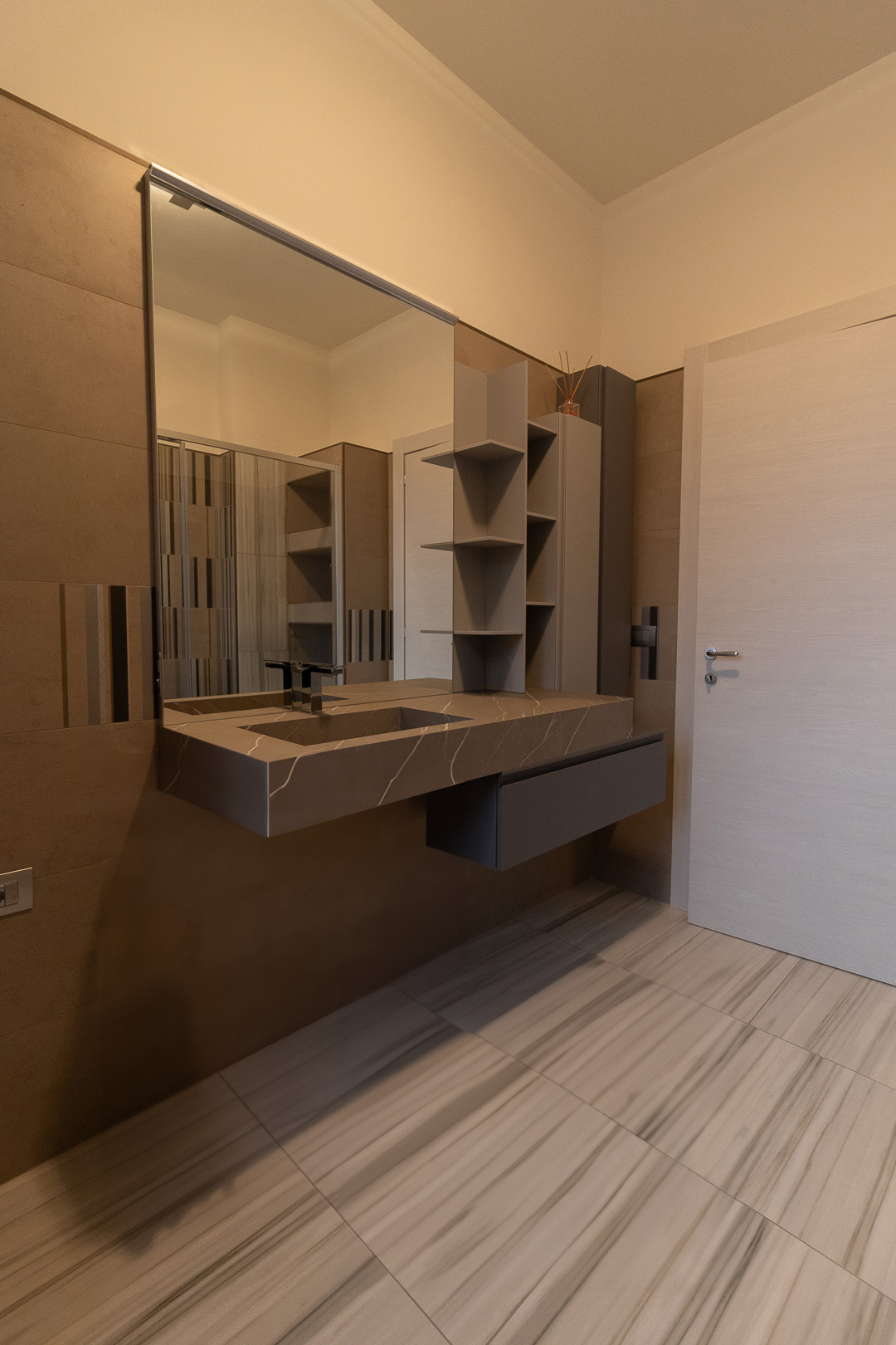 Mobile bagno grande Azzurra con pensili aperti e chiusi